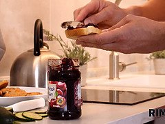 Arsch, Arschlecken, Braunhaarige, Hd, Küche, Arsch lecken, Jungendliche (18+), Ehefrau