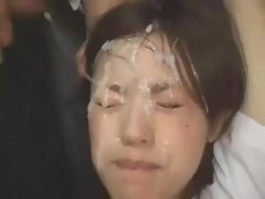 Asiatisch, Blasen, Spermaladung, Aufs gesicht abspritzen, Gruppe, Japanische massage, Öffentlich, Schulmädchen