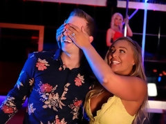 Grosser arsch, Grosse titten, Blasen, Verein, Absätze, Schreiend, Strümpfe, Tätowierung