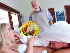 お尻, デカパイ, フェラチオ, 毛深い, 手コキする, 淫乱熟女, オマンコ, ストリッピング