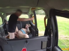 Amateur, Mamada, Coche, Corridas faciales, Atragantadas, Lamidas, Pov, Vibrador