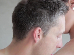 Bruinharig, Realiteit, Softcore pornografie, Tiener, Tieten likken