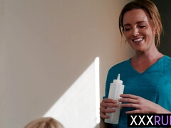 18 años, Culo grande, Lesbiana, Lamidas, Masaje, Coño, Adolescente, Tetas