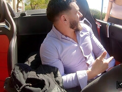 18 años, Mamada, Morena, Coche, Vestidas, Pajear, Besar, Al aire libre