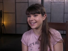 Gebondenheid, Bruinharig, Leer, Natuurlijk, Orgasme, Pijn, Slikken, Vibrator