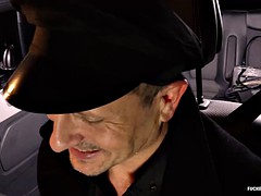 Брюнетки, В машине, Семяизвержение, Европейки, Лизание, Белье, Тощие, Сиськи