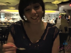 お尻, ブーツ, 茶髪の, ドレス, 彼女, 手コキする, 下着, 喫煙