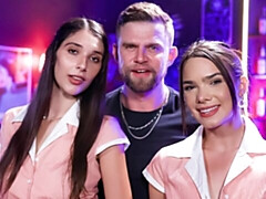 18 años, Verga grande, Mamada, Morena, Estilo perrito, Ffm, Flaco, Adolescente