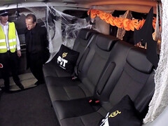 Grote mammen, Brits, Auto, Sperma shot, Fetisj, Politie, Openbaar, Tieten likken