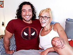 Cunnilingus, Amateur, Dormitorio, Verga grande, Rubia, Afeitado