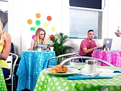 Grote kont, Grote lul, Grote mammen, Blond, Pijpbeurt, Hondjeshouding, Hardcore, Moeder die ik wil neuken