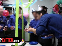 Achterkamer, Blond, Groepseks, Hd, Orgie, Zoon, Tiener, Tieten likken