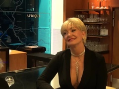 Gros cul, Noire, Sucer une bite, Gorge profonde, En levrette, Suçant, Mouillée, Épouse