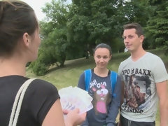 Blasen, Braunhaarige, Flotter vierer, Handjob, Im freien, Pov, Rasiert, Jungendliche (18+)