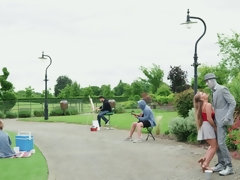 Grosse bite, Sucer une bite, Tir de sperme, Hard, Seins naturels, De plein air, Public, Chevaucher