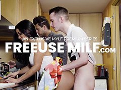 Большие сиськи, Минет, Семяизвержение, Глубокая глотка, Зрелые, Милф, Кричащие