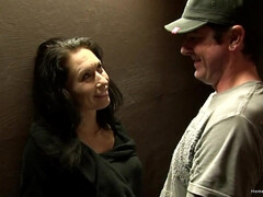 Amateur, Sucer une bite, Brunette brune, Gorge profonde, Hôtel, Mère que j'aimerais baiser, Rasée, Jarretelles