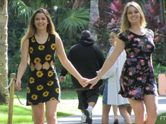 Jurk, Fetisj, Voeten fetish, Hakken, Zoenen, Orgasme, Spuiten, Onder de rok