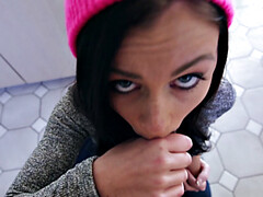 Blasen, Braunhaarige, Handjob, Jeans, Pov