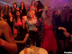 Morena, Cfnm, Vestidas, Bailar, Hembra, Gafas, Sexo duro, Orgía