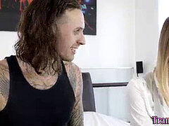 Sucer une bite, Tir de sperme, Érotique, Faciale, Branlette thaïlandaise, Transsexuelle, Tatouage