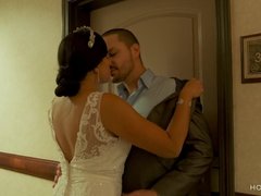 Bride pleases her athletic driver in bed