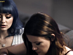 Amateur, Bizarre, Lesbienne, Mère que j'aimerais baiser, Seins naturels, Petite femme, Piercing, Pov