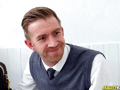 Enthousiasteling, Sperma in gezicht, Likken, Rok, Billekoek, Student, Tieten likken, Uniformpje