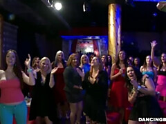 Chica, Mamada, Grupo, Sexo duro, Hd, Fiesta, Público, Desnudarse