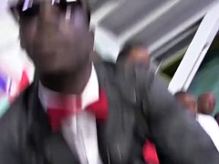 Gros seins, Brunette brune, Bukkaké, Tir de sperme, Faciale, Partouze, Groupe, Interracial