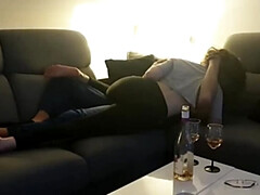 18 jahre, Betrug, Gehörnter ehemann, Schmutzig, Freundin, Selbstgemacht, Hausfrau, Milf