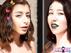 18, デカ尻, デカパイ, なめる, オナニー, 剃毛, ガリガリ, ストリッピング