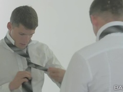 Tussi, Grosser schwanz, Blondine, Braunhaarige, Pov, Kurzes haar, Stiefmutter, Tätowierung