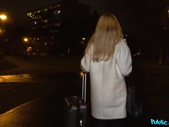 Verga grande, Tetas grandes, Mamada, Engañando, Corrida, Estilo perrito, Al aire libre, Público
