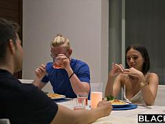 フェラチオ, 茶髪の, ダブル開発, 女 人男 人, Hd, 異人種間, レズビアン, 下着