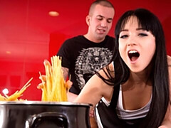 In den arsch, Grosser arsch, Grosser schwanz, Braunhaarige, Hundestellung, Natürlichen titten, Jungendliche (18+), Titten