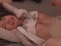 Aziatisch, Kont, Pijpbeurt, Gek, Groepseks, Klein, Tiener, Tieten likken