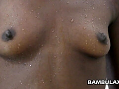 Grosse bite, En levrette, Domestique, Masturbation, Petite femme, Douche, Solo, Adolescente