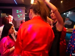 Блондинки, Брюнетки, В одежде, Межрасовый секс, Лизание, Оргии, Застенчивая, Свингеры