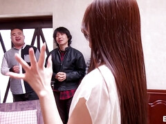 Asiatisch, Gruppensex, Handjob, Küssen, Lecken, Im freien, Pool, Muschi