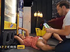 Grosse titten, Blasen, Aufs gesicht abspritzen, Fingern, Hd, Interrassisch, Natürlichen titten, Muschi