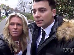 Geile alte tussi, Gehörnter ehemann, Ehemann, Milf, Mutti, Geld, Realität, Strümpfe