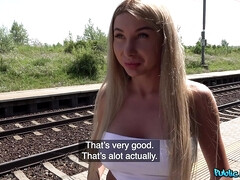 Enthousiasteling, Kont, Grote mammen, Blond, Bruinharig, Europees, Buiten, Openbaar