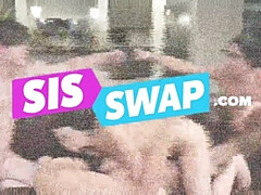 Grote mammen, Broeder, Aangekleed, Oudere vrouw, Sperma shot, Gezin, Moeder, Zusters