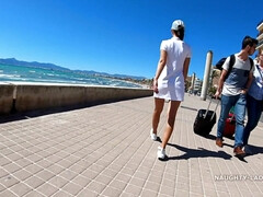 Brunette brune, Fétiche, Mère que j'aimerais baiser, Seins naturels, Public, Solo, Espagnole, Nénés