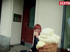 Leie, Grosser schwanz, Blasen, Spermaladung, Natürlichen titten, Öffentlich, Rotschopf, Jungendliche (18+)