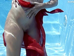 デカ尻, デカパイ, 女, 公共, 喫煙, 一人, 締まりの良い, 水中