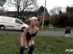 Europees, Fetisj, Flashing, Hd, Rijpe lesbienne, Buiten, Kort haar, Tatoeage