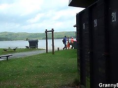 ぽっちゃり, ブロンド, 巨乳な, お婆さん, 母, 公共, 垂れ乳, ティーン