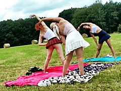 18, デカ尻, ドレス, アウトドア, パンティ, 公共, ティーン, スカートのぞき